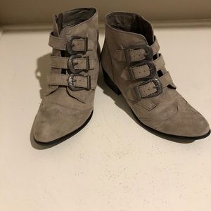 Grey ankle boots with 📦 wore once 1!